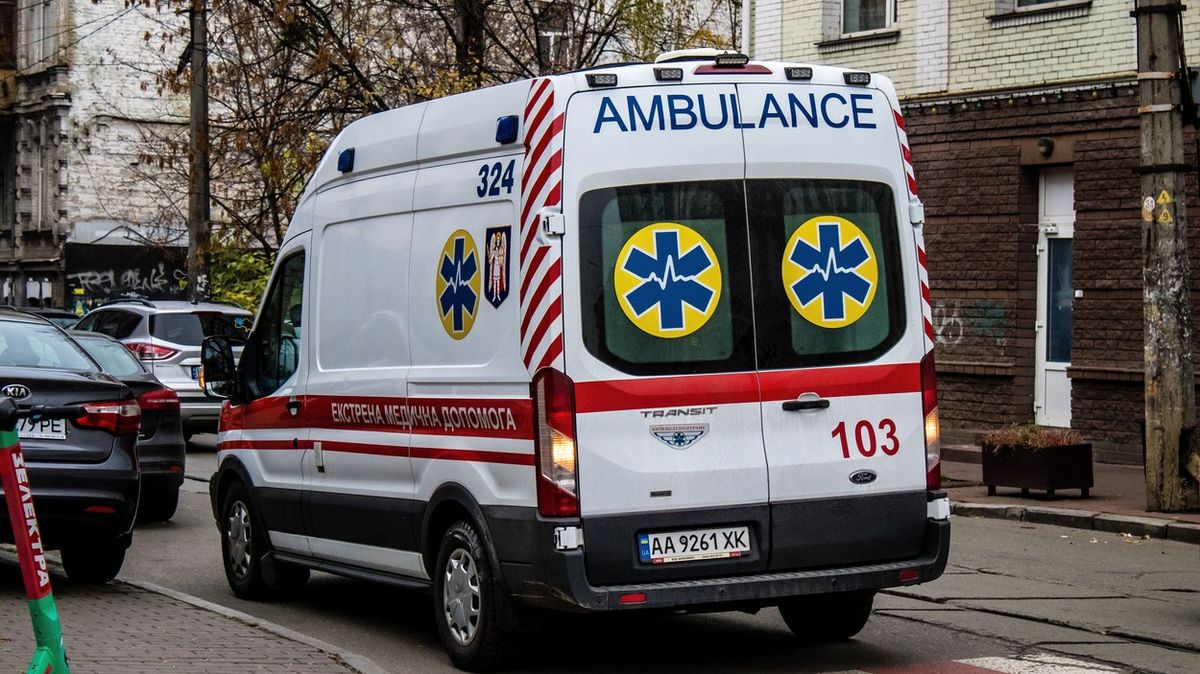Zraněného českého medika převezli do Kyjeva. Jeho stav je příliš vážný na cestu domů
